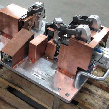 Small welding clamping tools for arc robotic welding